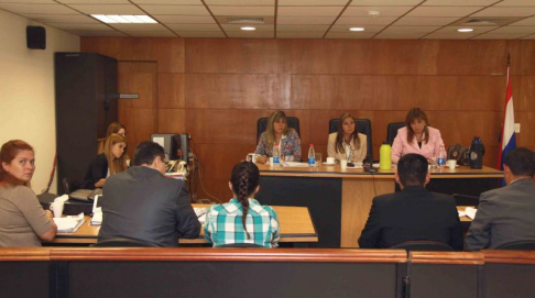 Imagen de un juicio oral y público desarrollado en el Palacio de Justicia de Asunción