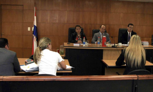 Imágen de un juicio oral y público desarrollado en el Palacio de Justicia de Asunción