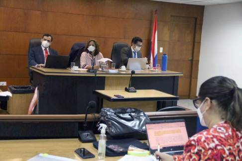 Desarrollo de una audiencia oral en la capital.