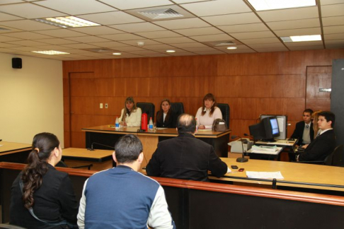 Imagen de un juicio oral y público desarrollado en el Palacio de Justicia de Asunción