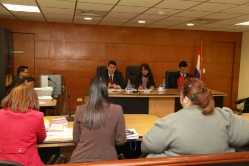Imegen de un juicio oral y público desarrollado en el Palacio de Justicia de Asunción