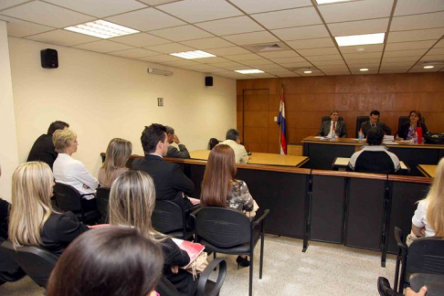 Imagen de un juicio oral desarrollado en el Palacio de Justicia de Asunción