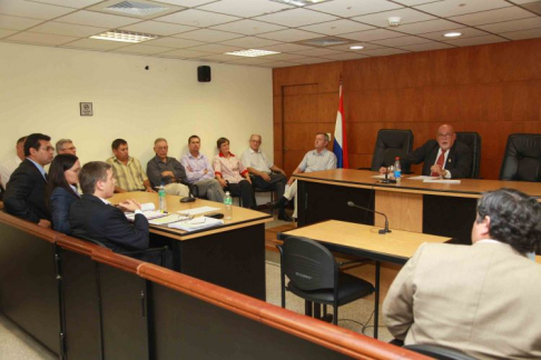 Imagen de un juicio oral y público desarrollado en el Palacio de Justicia de Asunción