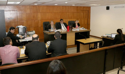 Imágenes de un juicio oral y público desarrollado en el Palacio de Justicia de Asunción
