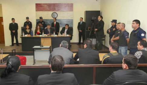 Imágen de un juicio oral y público desarrollado en el Palacio de Justicia de Asunción