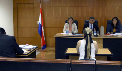 Imágen de un juicio oral y público desarrollado en el Palacio de Justicia de Asunción