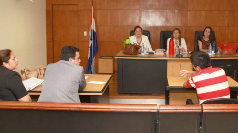 Imágen de un juicio oral y público desarrollado en el Palacio de Justicia de Asunción