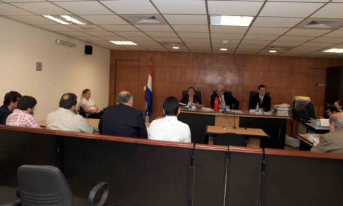 Imágen de un juicio oral y público desarrollado en el Palacio de Justicia de Asunción