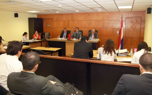Imagen de un juicio oral y público desarrollado en el Palacio de Justicia de Asunción