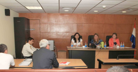 Imágen de un juicio oral y público desarrollado en el Palacio de Justicia de Asunción