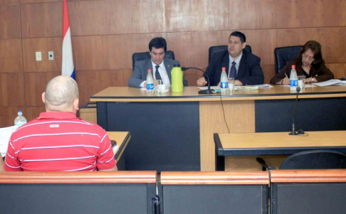 Imágen de un juicio oral y público desarrollado en el Palacio de Justicia de Asunción