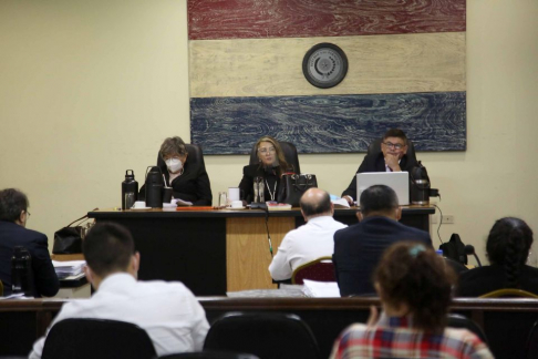 Desarrollo de una audiencia oral en la capital.
