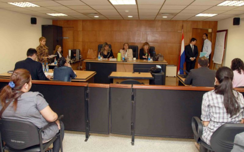 Imagen de un juicio oral y público desarrollado en el Palacio de Justicia de Asunción
