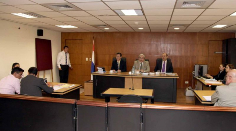 Imágen de un juicio oral y público desarrollado en el Palacio de Justicia de Asunción