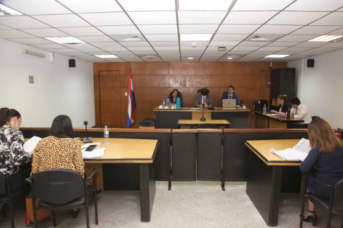 Desarrollo de una audiencia oral en la capital.