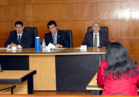 Imágen de un juicio oral y público desarrollado en el Palacio de Justicia de Asunción