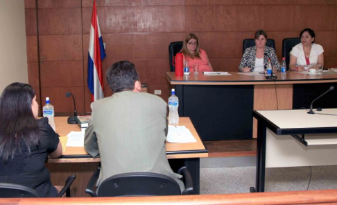 Imágen de un juicio oral y público desarrollado en el Palacio de Justicia de Asunción