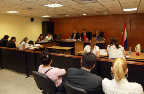 Imagen de un juicio oral y público desarrollado en el Palacio de Justicia de Asunción