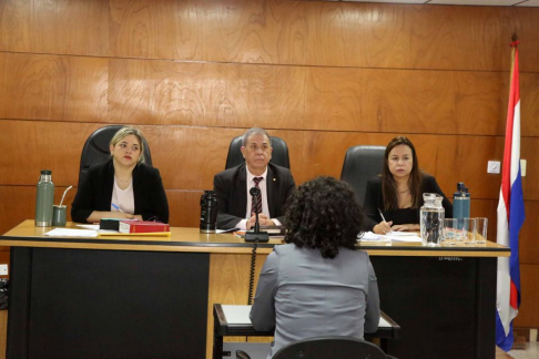 Desarrollo de una audiencia oral en la capital.