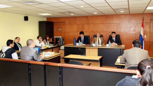 Imagen de un juicio oral y público desarrollado en el Palacio de Justicia de Asunción