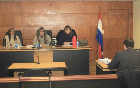 Imágen de un juicio oral y público desarrollado en el Palacio de Justicia de Asunción