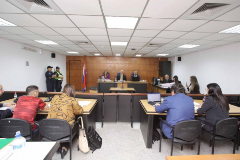 Desarrollo de una audiencia oral en la capita.