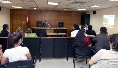 Imagen de un juicio oral desarrollado en el Palacio de Justicia de Asunción