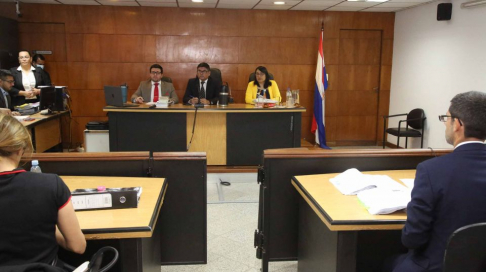 Desarrollo de una audiencia oral en la capital.