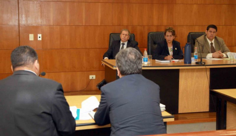 Imagen de un juicio oral y público desarrollado en el Palacio de Justicia de Asunción