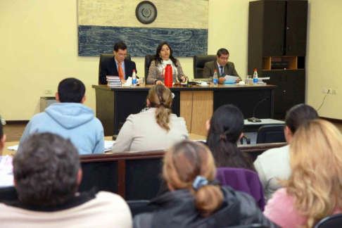 Imagen de un juicio oral y público desarrollado en el Palacio de Justicia de Asunción