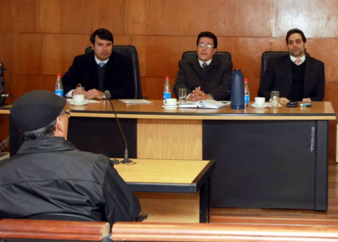Imágen de un juicio oral y público desarrollado en el Palacio de Justicia de Asunción