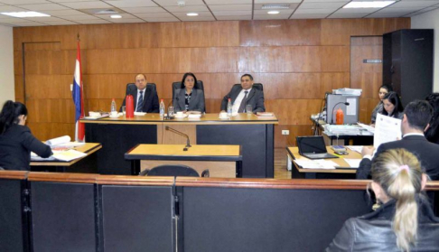 Imágen de un juicio oral y público desarrollado en el Palacio de Justicia de Asunción