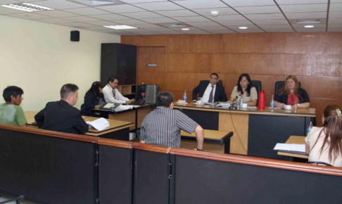 Imagen de un juicio oral y público desarrollado en el Palacio de Justicia de Asunción