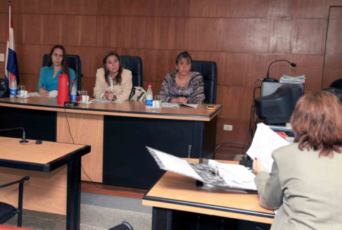 Imágen de un juicio oral y público desarrollado en el Palacio de Justicia de Asunción
