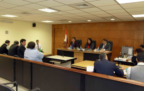 Imagen de un juicio oral y público desarrollado en el Palacio de Justicia de Asunción