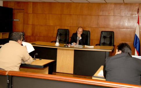 Imagenes de un Juicio Oral y Público desarrollado en el Palacio de Justicia de Asunción