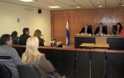 Imagen de un juicio oral y público desarrollado en el Palacio de Justicia de Asunción