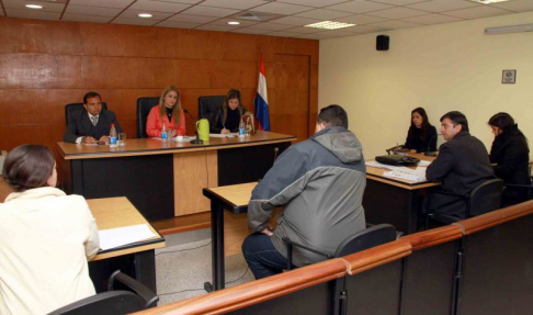 Imágen de un juicio oral y público desarrollado en el Palacio de Justicia de Asunción