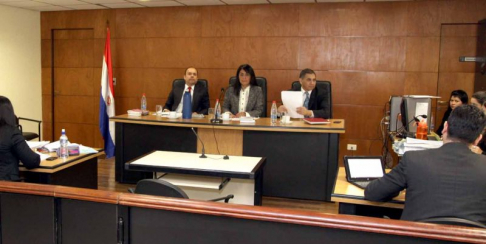Imágen de un juicio oral y público desarrollado en el Palacio de Justicia de Asunción
