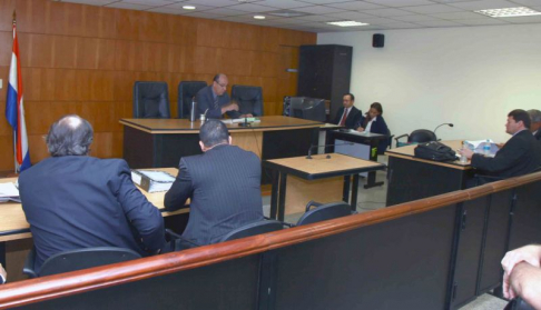 Imágen de un juicio oral y público desarrollado en el Palacio de Justicia de Asunción