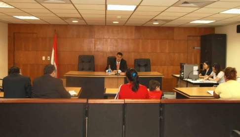 Imagen de un juicio oral y público desarrollado en el Palacio de Justicia de Asunción