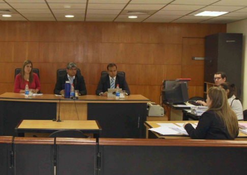 Imagen de un juicio oral y público desarrollado en el Palacio de Justicia de Asunción
