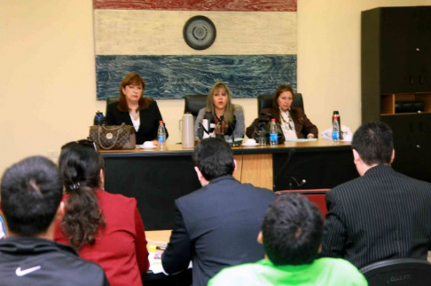 Imagen de un juicio oral y público desarrollado en el Palacio de Justicia de Asunción