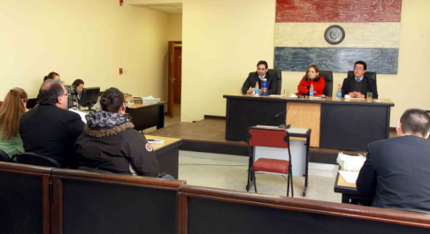 Imágen de un juicio oral y público desarrollado en el Palacio de Justicia de Asunción