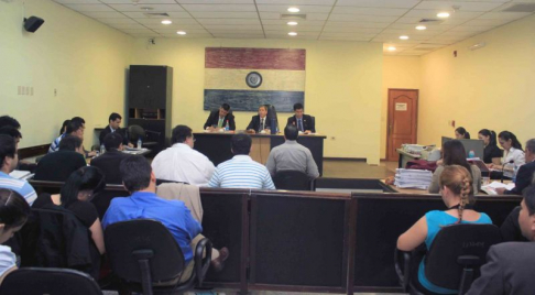 Imagen de un juicio oral desarrollado en el Palacio de Justicia de Asunción