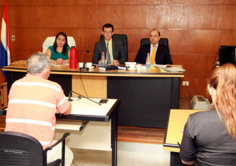 Imágen de un juicio oral y público desarrollado en el Palacio de Justicia de Asunción