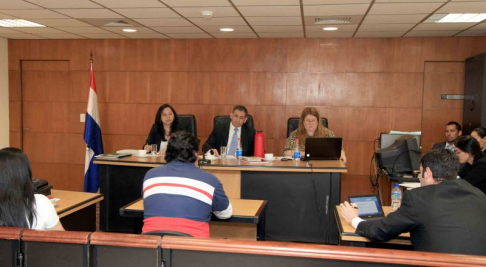 Imágen de un juicio oral y público desarrollado en el Palacio de Justicia de Asunción