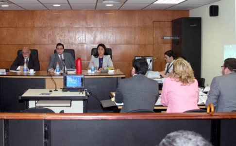 Imágen de un juicio oral y público desarrollado en el Palacio de Justicia de Asunción