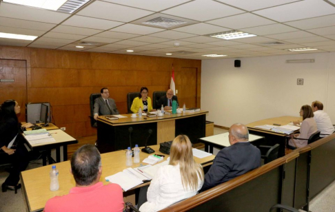 Desarrollo de una audiencia oral en la capital.