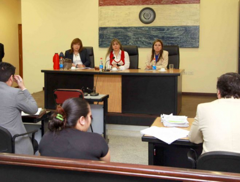 Imagen de un juicio oral y público desarrollado en el Palacio de Justicia de Asunción